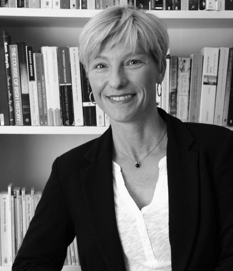 Schwarz-weiß-Portrait von Andrea O'Brien.