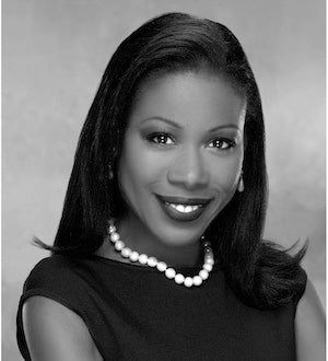 Schwar-weiß-Portrait der Autorin Isabel Wilkerson.