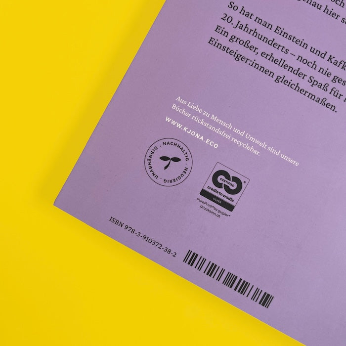 Rückseite des Buches 'Einstein in Kafkaland' mit nachhaltigem Drucksiegel und ISBN-Nummer auf violettem Hintergrund.
