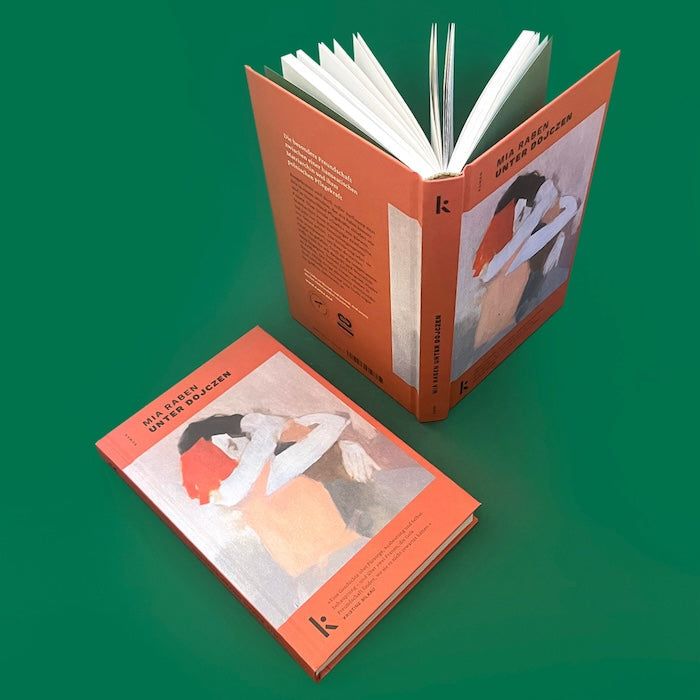 Foto von »Unter Dojczen«, eine Buchvorderseite, eins daneben aufgestellt von oben.