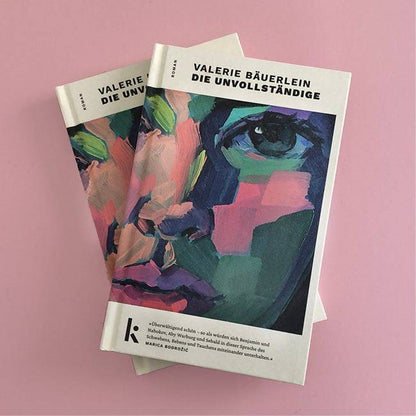 Zwei Cover von »Die Unvollständige« übereinander. 
