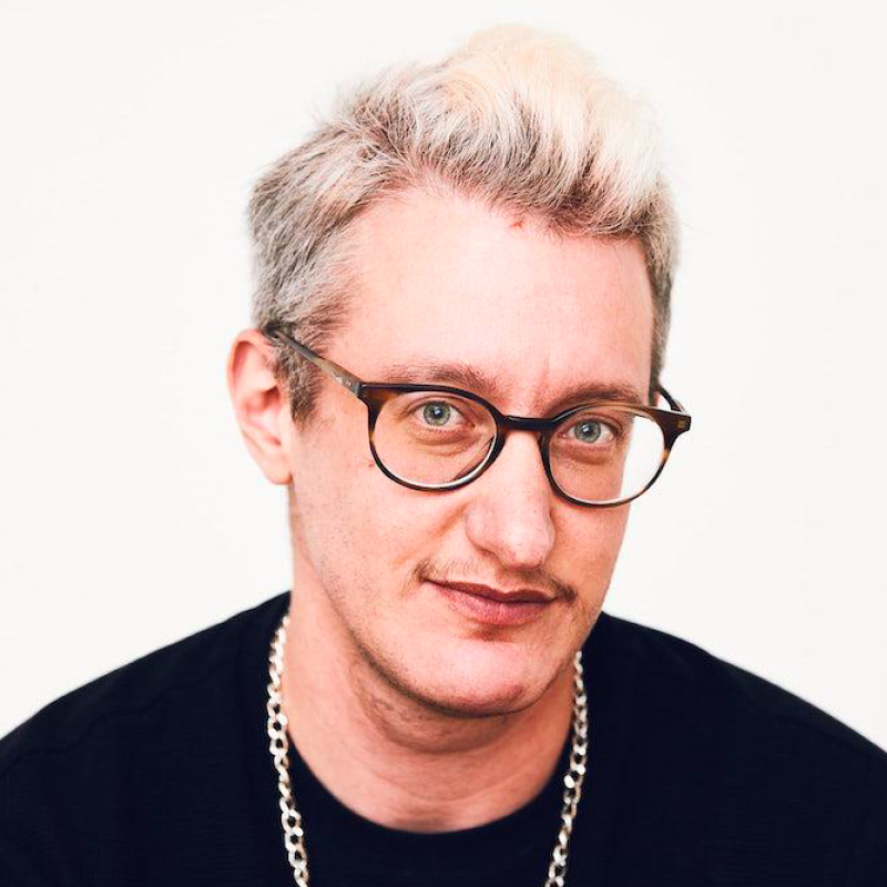 Porträt von Linus Giese. Für das Foto bedanken wir uns bei: © Sophia Emmerich.